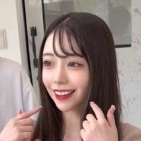 「レイヤーとぱっつん前髪」希望のロングヘア美女→20cmバッサリカットで大胆イメチェン！「いい感じです」と笑顔こぼれる