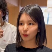 「前髪を2WAYにしたいけど似合わないかも…」おでこが狭くて悩む女性　前髪ありの外ハネスタイルでさらに可愛く大変身！