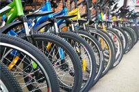 【ながらスマホ×自転車】重大な事故…「全体の約5割が集中する年代とは？」