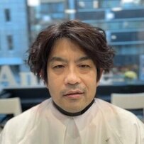 男性が驚きのイメチェン…おしゃれなパーマヘアが「俳優みたい！」と大好評