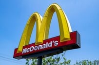 「日本マクドナルドホールディングス」株主になるにはいくら必要？1年前に買った人のリターンはいくら？株主優待は「食事券」