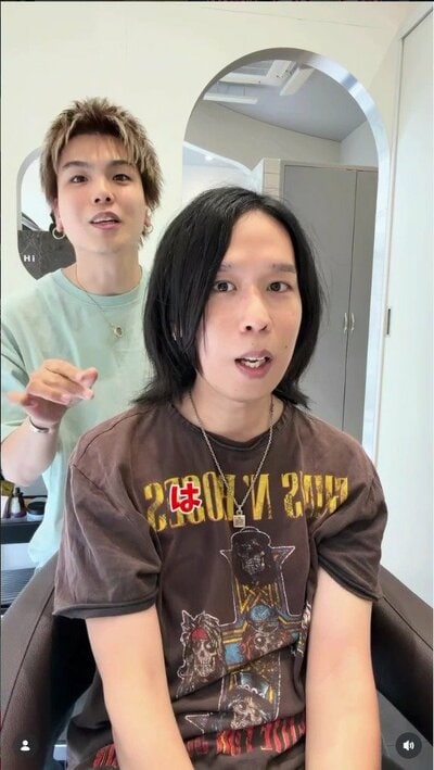 下ろすと想像以上に量があった伸ばしかけの黒髪