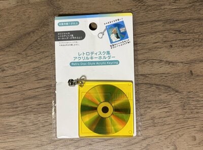 セリア、MA-2450 レトロディスク風アクリルキーホルダー商品画像