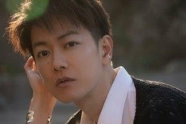 佐藤健 豪華すぎる自宅を初公開！ピアノ4台！桁違いの豪邸ぶりに「想像の20倍広い」「うちの家がリビングに収まるわ」