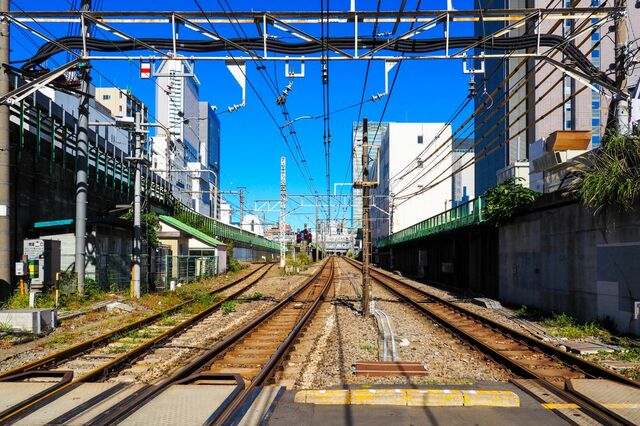 埼玉県・武蔵浦和駅の線路脇で「ピンチのアンパンマン」を発見　謎が深まる場所に「なんでそんなところに…」
