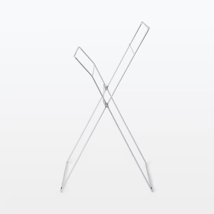 さっと広げて、すぐ干すのに便利な形の室内干し