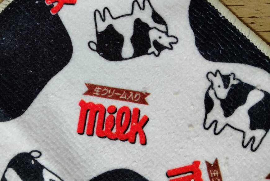 筆者撮影（セリア、チロルチョコ マイクロファイバーハンカチ）