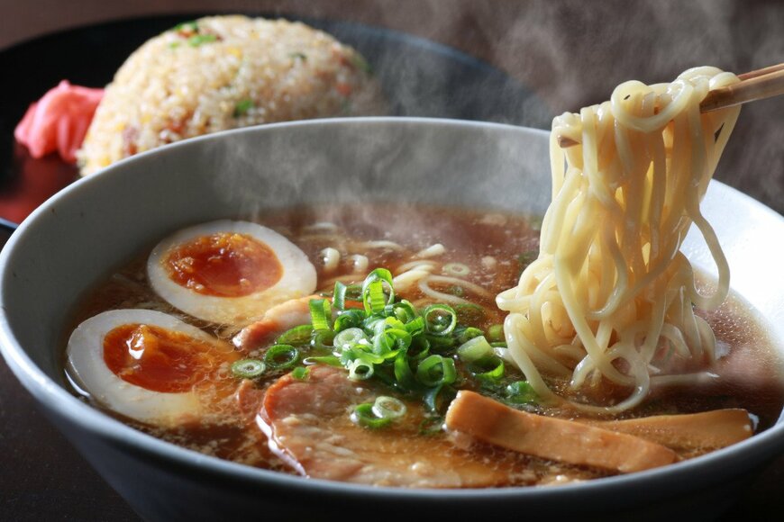 大粒背脂がゴロゴロ浮いた尾道ラーメンの名店「尾道ラーメン 東珍康」が1位！尾道市の人気ラーメン店TOP5！【2024年1月23日時点・Googleマップ調べ】