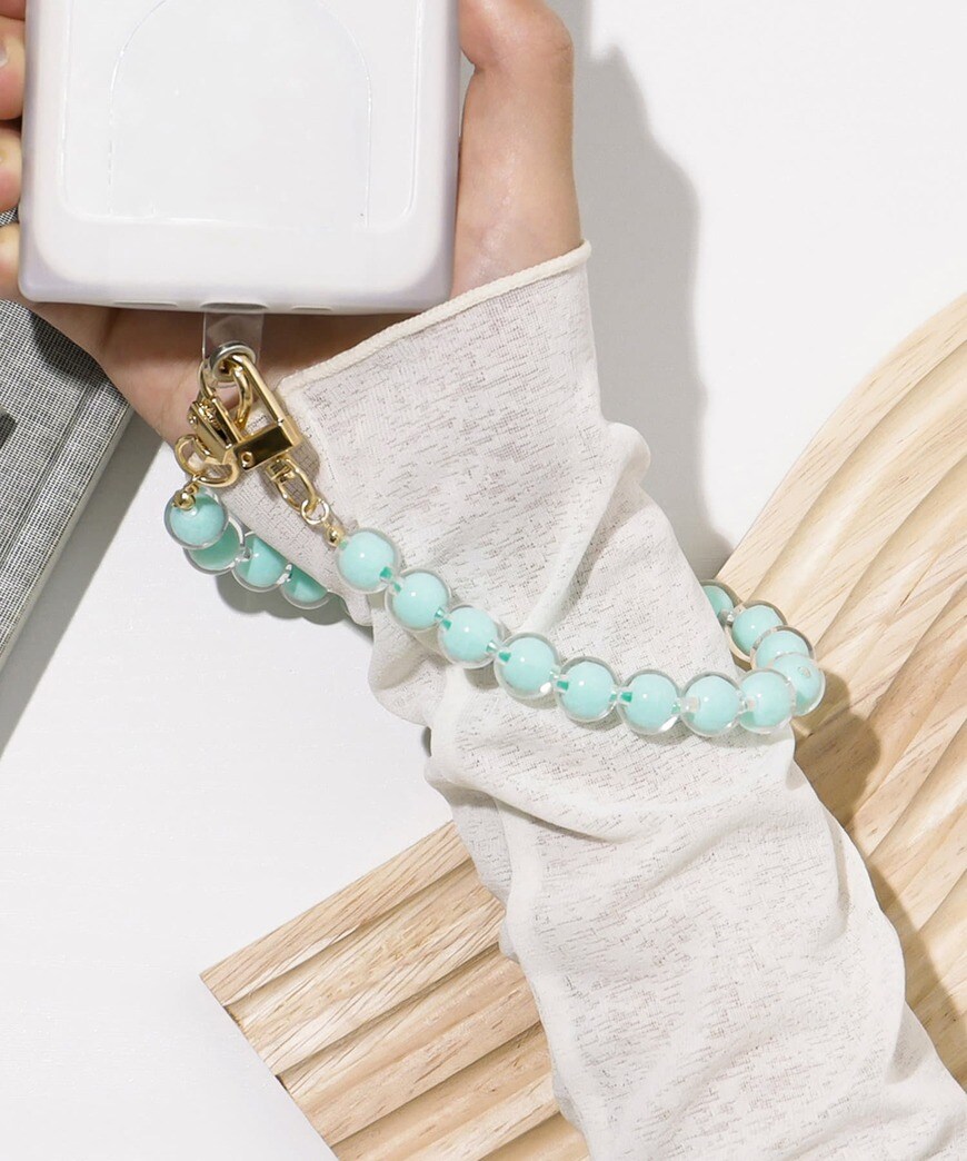 出所：パルグループ公式ファッション通販サイト 3COINS スマホハンドストラップビーズ