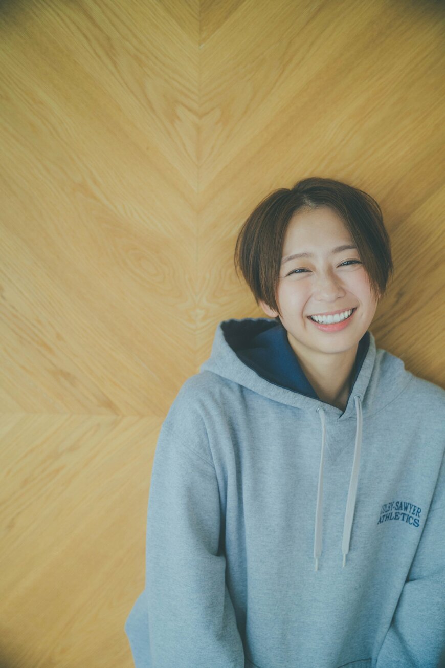 出所：株式会社東京ニュース通信社「めざまし8」のフジテレビ・小室瑛莉子アナウンサーがグラビア登場！ パリ五輪取材きっかけで切ったショートヘア映えるマニッシュなスタイリングに挑戦。 