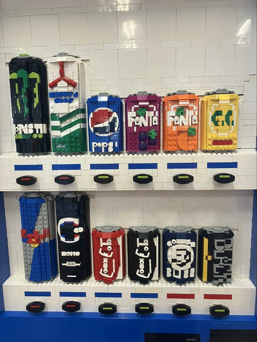 レゴで作られた自動販売機