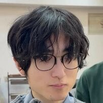 【雰囲気ガラリ】強すぎないパーマをかけたい男性→センター分けの〈ゆるめシャドウパーマ〉で軽やか＆爽やかな印象に