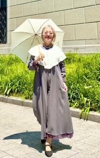 【76歳マダム】「ワンピース＆つけ襟コーデ」がハイセンス！「顔周りが華やか」「名案ですね」の声