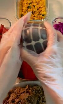 【スタミナボリューム弁当】箸がとまらない！コーンとお肉のボリューム感が話題