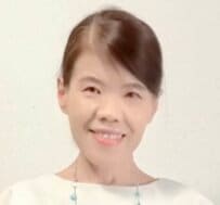 【60代マダム】「ふんわりブラウス×デニム」の上品な大人カジュアルコーデを披露「可愛い！」「軽やかで素敵」の声