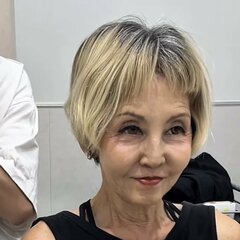 ピンク×黒のバレイヤージュでオシャレに白髪ぼかしした女性！「人生を楽しんでいる人のオシャレですね」と絶賛集まる