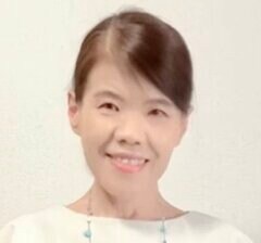 【60代マダム】「ふんわりブラウス×デニム」の上品な大人カジュアルコーデを披露「可愛い！」「軽やかで素敵」の声