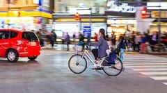 クルマも歩行者もイラつかせる我が物顔の自転車乗り