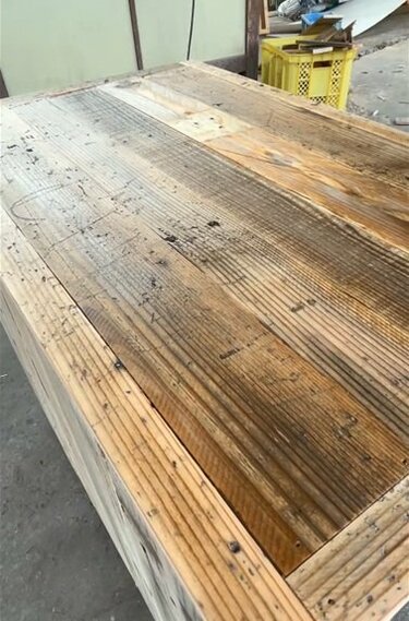 廃材DIY】古びた木製パレット材がヴィンテージ風キャビネットに大変身 