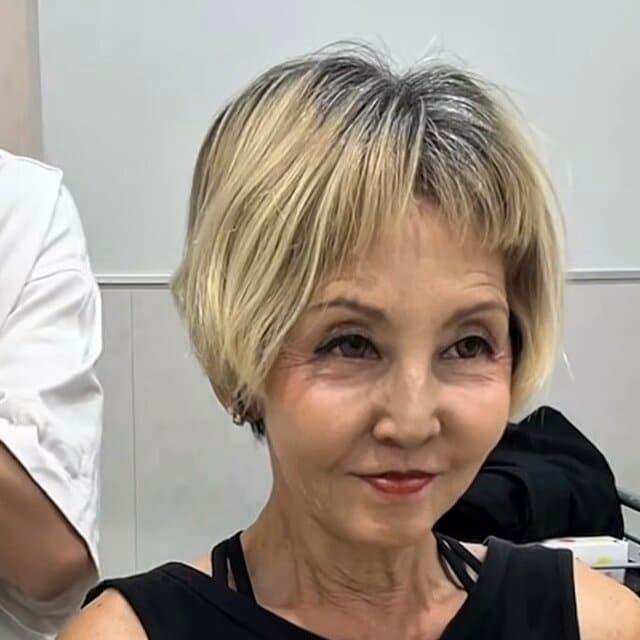 ピンク×黒のバレイヤージュでオシャレに白髪ぼかしした女性！「人生を楽しんでいる人のオシャレですね」と絶賛集まる