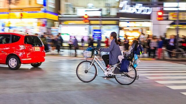 クルマも歩行者もイラつかせる我が物顔の自転車乗り