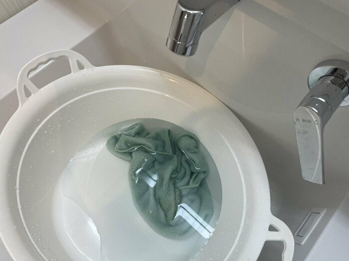 我が家はドラム式のため手洗いすることに