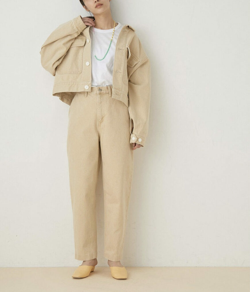 Jacket ¥29,700 / Pants ¥22,800（ADAM ET ROPÉ FEMME）