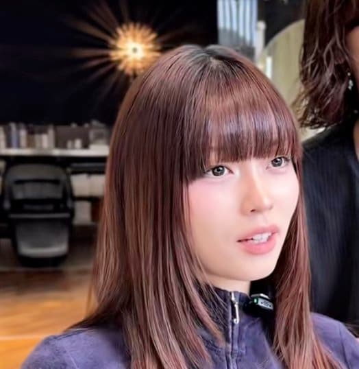 【大変身】髪型迷子の女性が重めのレイヤーに挑戦！「めっちゃ可愛いです」と笑顔が止まらない！