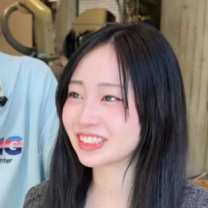 「ホワイトブロンドにしたい」数カ月前に”黒染め”した難履歴の女性→ブリーチとカットで大変身