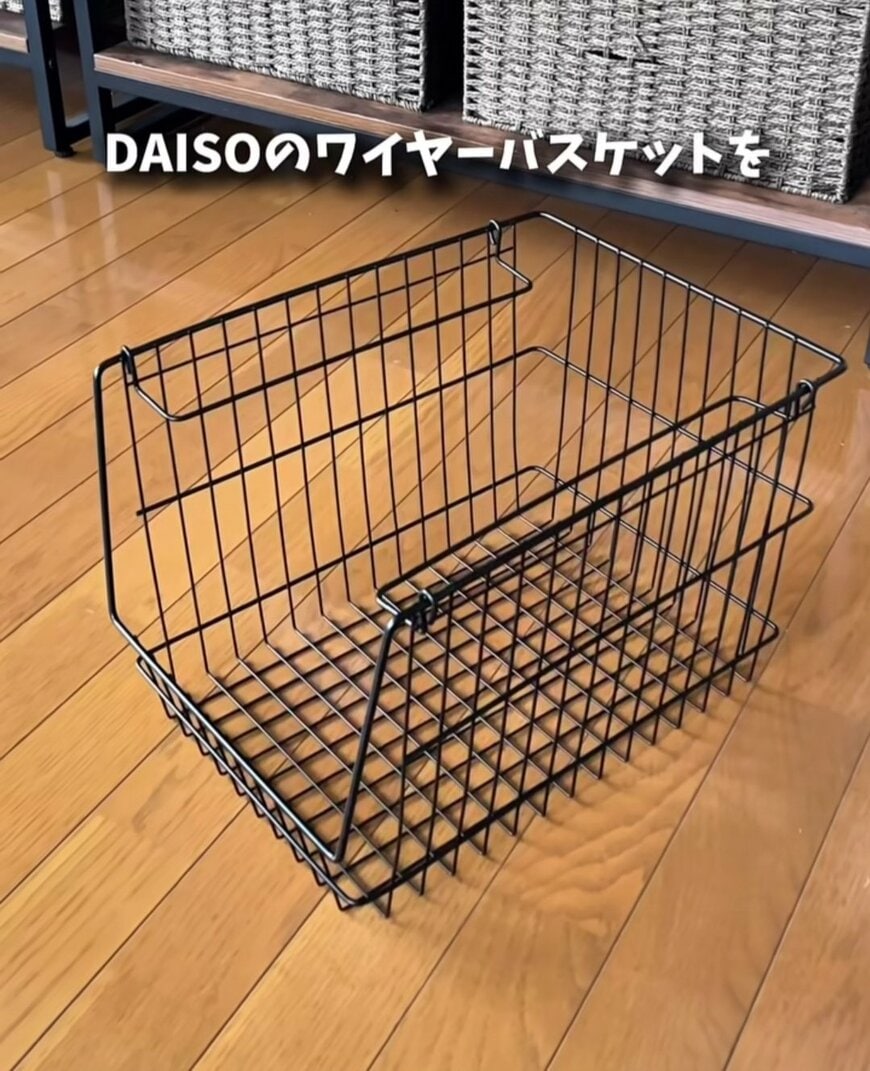 【100均DIY】休日が最高になる！ダイソーのワイヤーバスケットで作る、収納力抜群の「サイドテーブル」