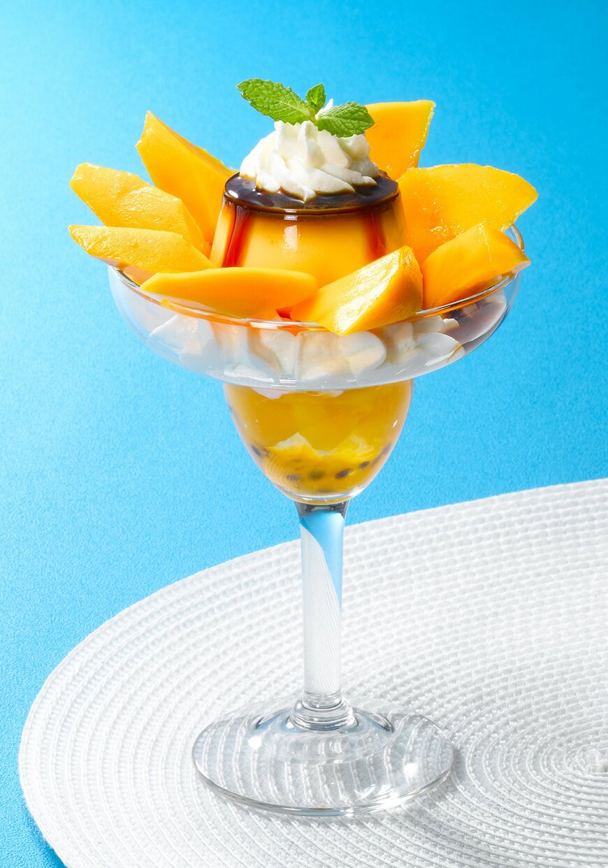 出所：ロイヤルホールディングス株式会社「スムージーが初登場！マンゴーの濃厚な香りと甘みを楽しむ夏期限定デザート『Mellow Apple Mango』～7月11日（木）から全国のロイヤルホストで販売～」