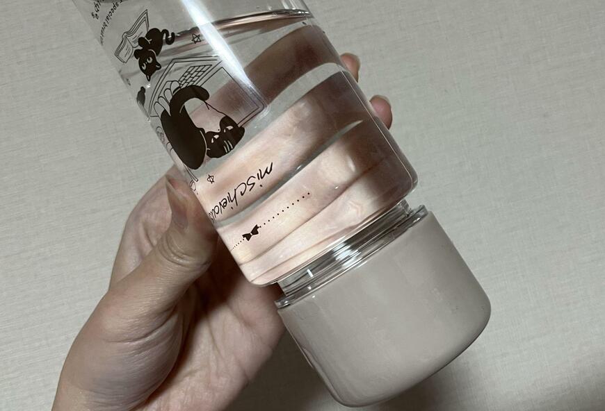 筆者撮影（キャンドゥ、ルーズンアップ コップ付ドリンクボトル 390ml）