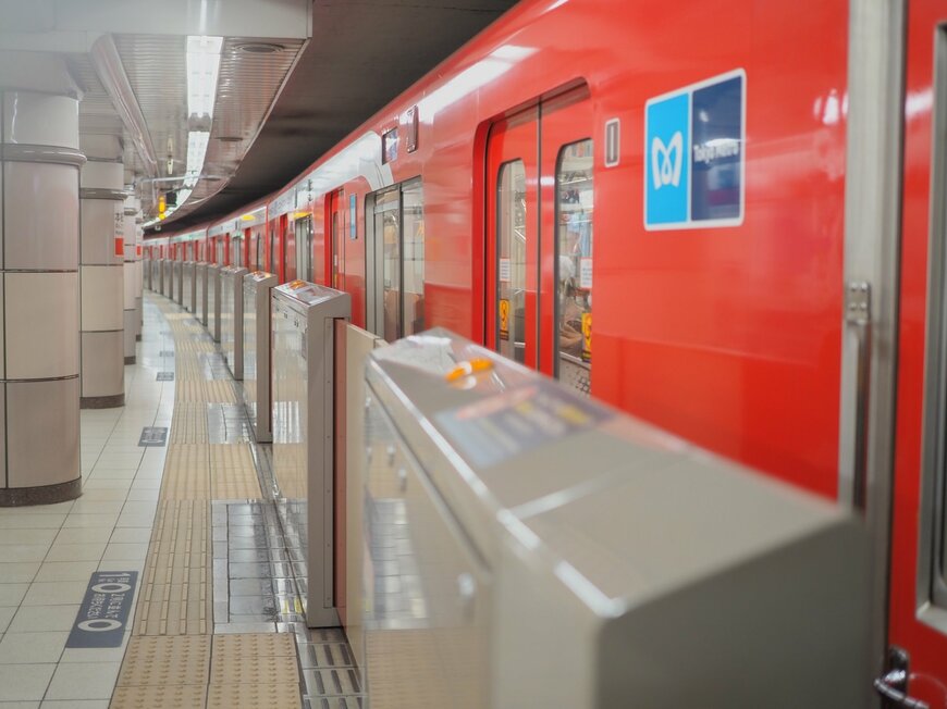 【2023年最新版】東京メトロ丸ノ内線の最混雑区間は？駅別乗降客数の前年比もチェック