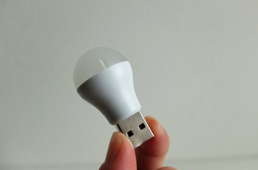 ダイソー、USB電球型ナイトライト