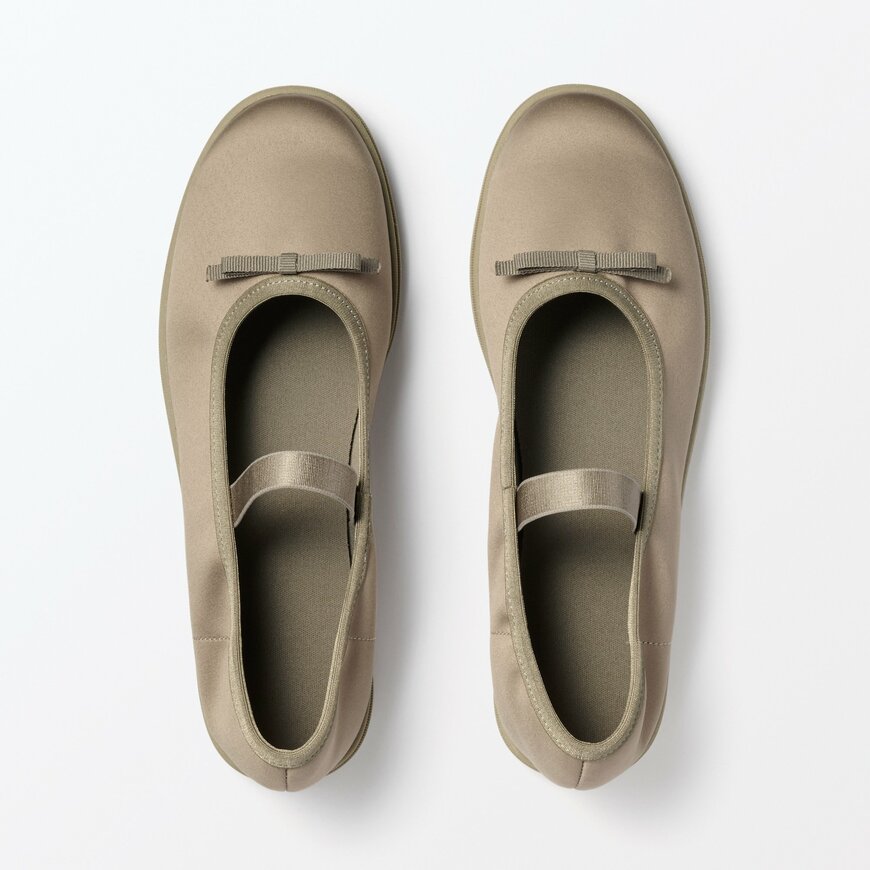 無印良品公式　婦人　柔らかい中敷を使用した　撥水ストラップリボンフラットシューズの画像