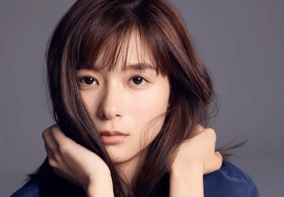 芳根京子、冬の屋外でのタンクトップ姿に「寒さをまったく感じさせない