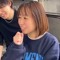 【変身】ボブ女性が“コンパクト”なショートに大胆イメチェン！おしゃれな仕上がりに満面の笑顔