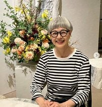 【70代マダム】“ボーダーTシャツ”夏の着こなしがおしゃれ！「潔いコーデ」「真似したい」の声