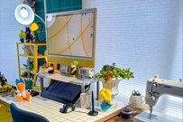 「春になったら敷こう」と思っていたラグを設置　部屋の一角に生まれた「小さな花畑」が話題に