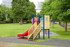 大雨の「大阪万博記念公園」で目撃した光景に目を疑う　水たまりから出現した「巨大生物？」に驚きの声