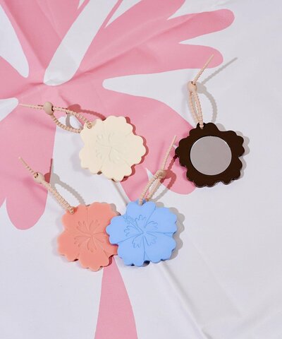 3COINS、ハイビスカスミラーチャーム商品画像