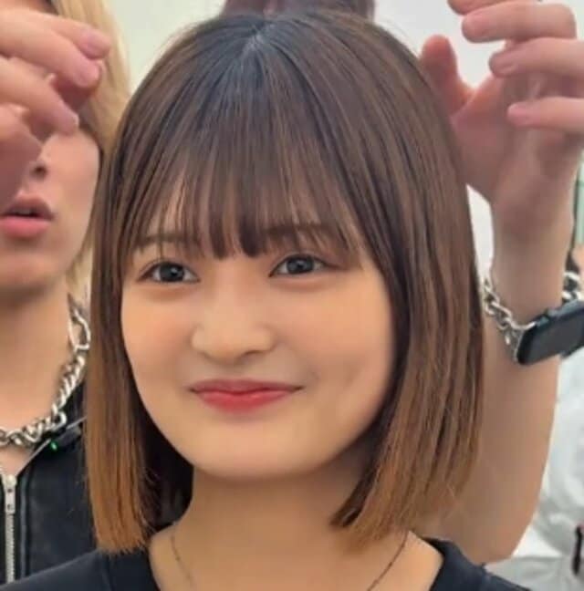 「普通のボブ飽きちゃって」と話す女性が人生初パーマに挑戦。フェイスラインの悩みをカバーする〈おしゃれボブ〉にチェンジ