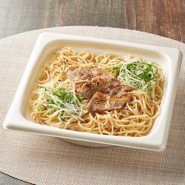 ファミリーマートの新商品:大盛 炭火焼豚カルビの塩焼そば