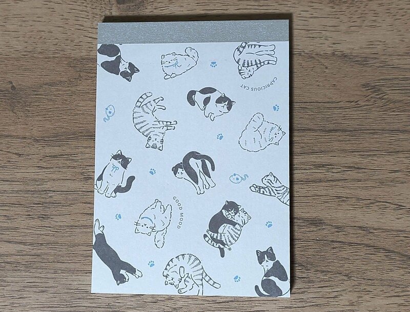 セリア、A6 メモ帳 60枚 スケッチねこ柄筆者撮影写真