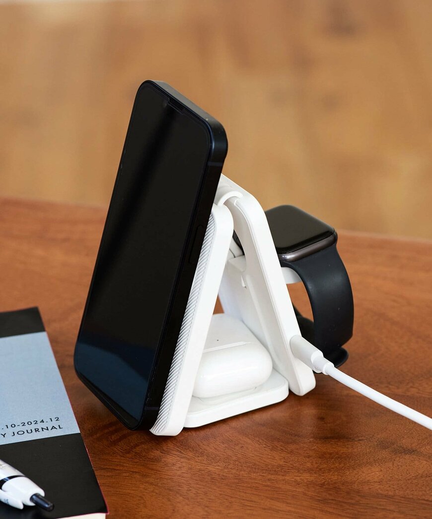 出所：3COINS公式　3in1ワイヤレスチャージャー