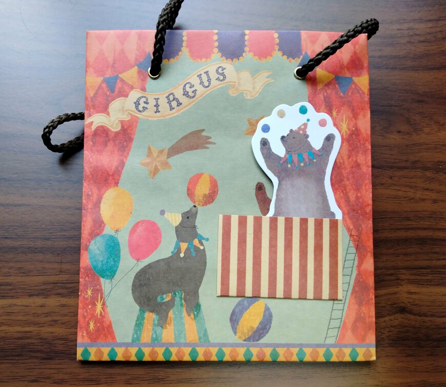 筆者撮影（キャンドゥ、ポケット＆メッセージカード付ペーパーバッグアニマル）