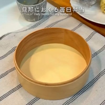 【旦那弁当】熊本名物がたっぷり！〈高菜おにぎり〉や〈いきなり団子〉が詰まった「ご当地弁当」が話題