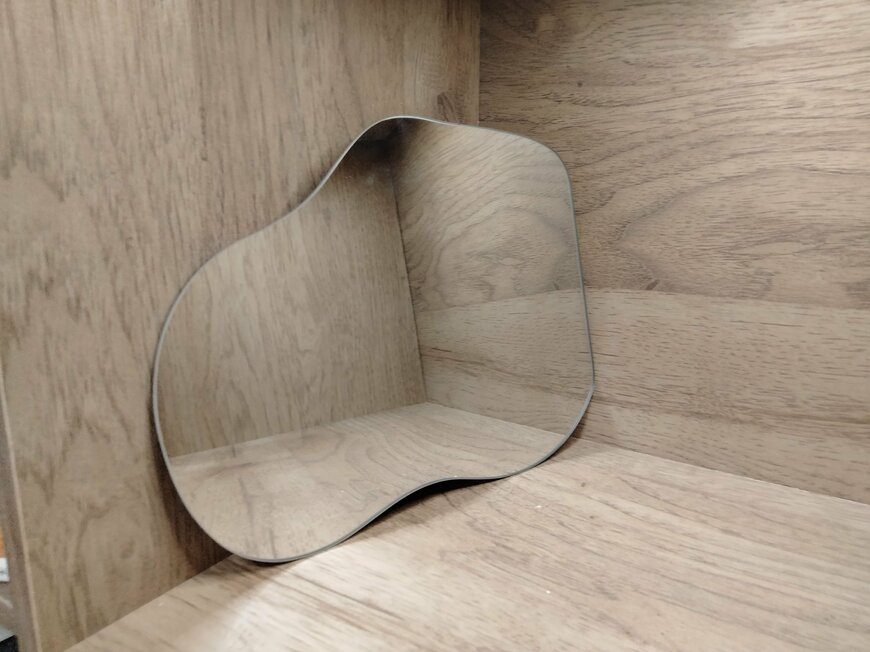 筆者撮影（ダイソー、竹製ミラー）