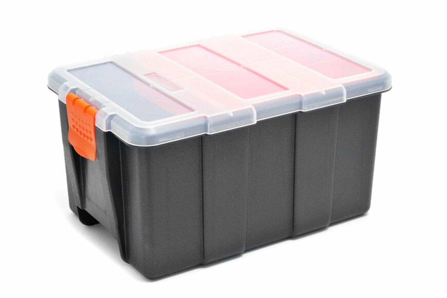 収納ボックス。ガーデンツールなどをしまう。