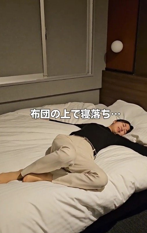 布団の上で寝落ち…